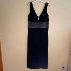 COLDWATER CREEK Black Velvet Sleeveless V-Neck Long Embellished Gown Size 12